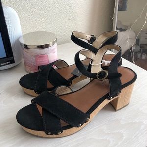 american eagle clogs